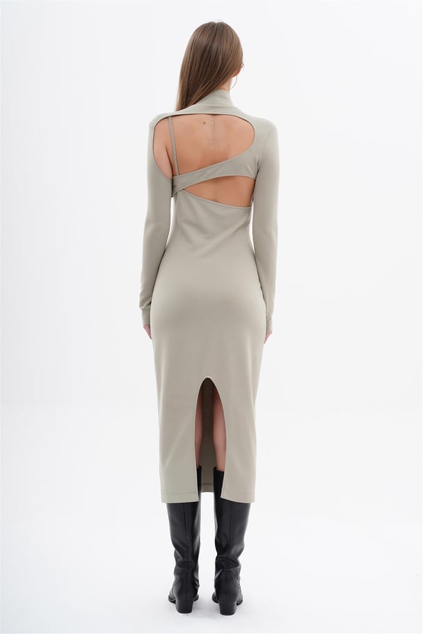 LONG SLEEVE LONG DRESS WITH CUT OUT BACK DETAIL AND SLIT