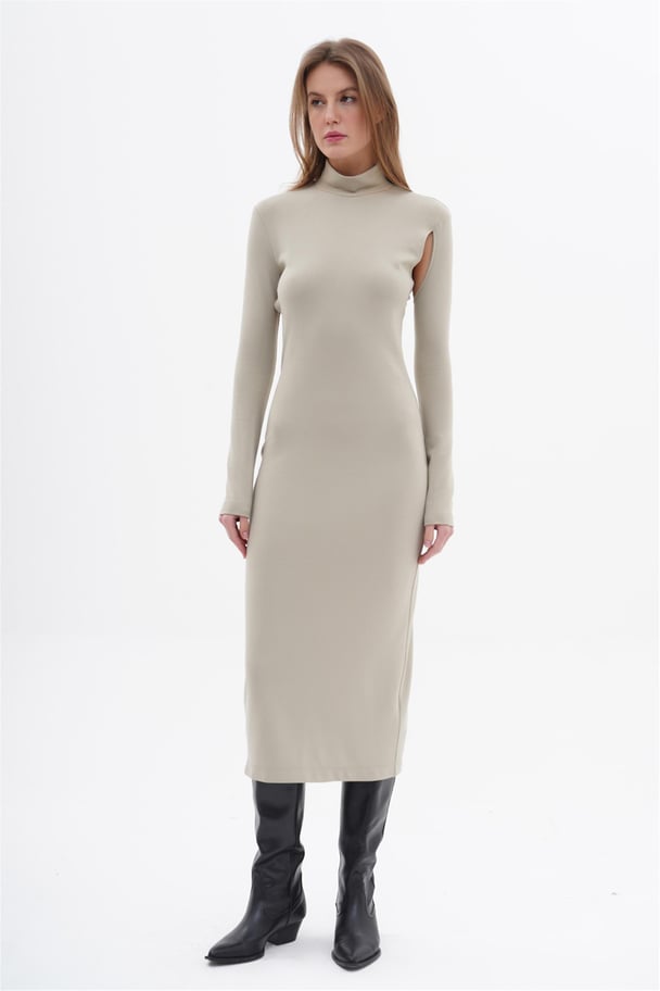 LONG SLEEVE LONG DRESS WITH CUT OUT BACK DETAIL AND SLIT
