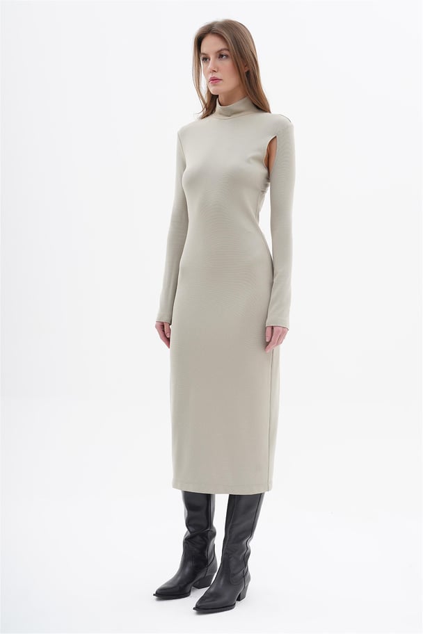 LONG SLEEVE LONG DRESS WITH CUT OUT BACK DETAIL AND SLIT