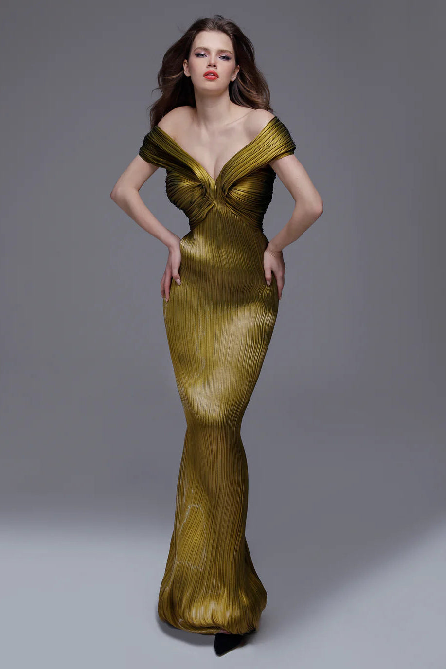 فستان مضلع بدون أكتاف