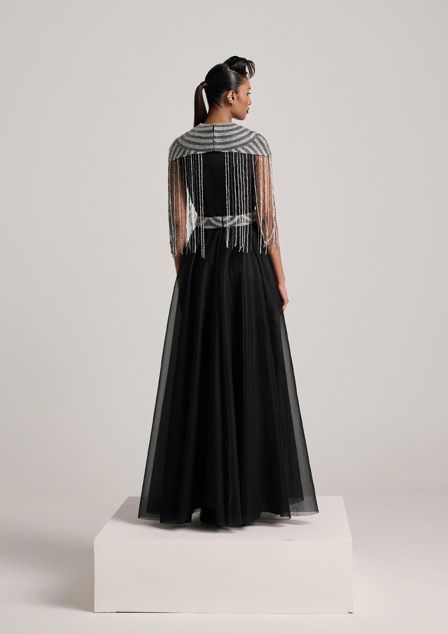 فستان مزين بالترتر مع شراشيب