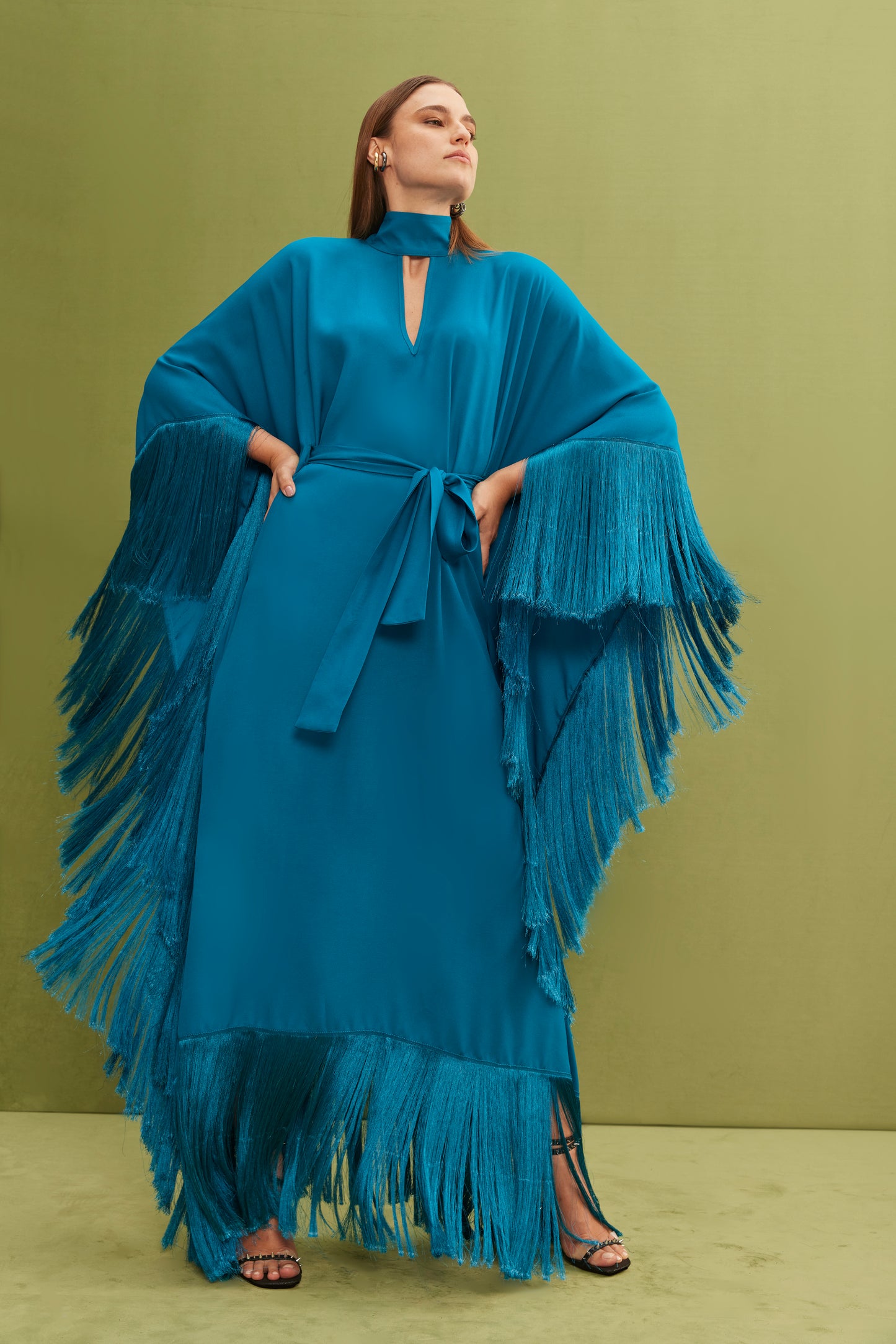 فستان ماكسي مزين بالشراشيب