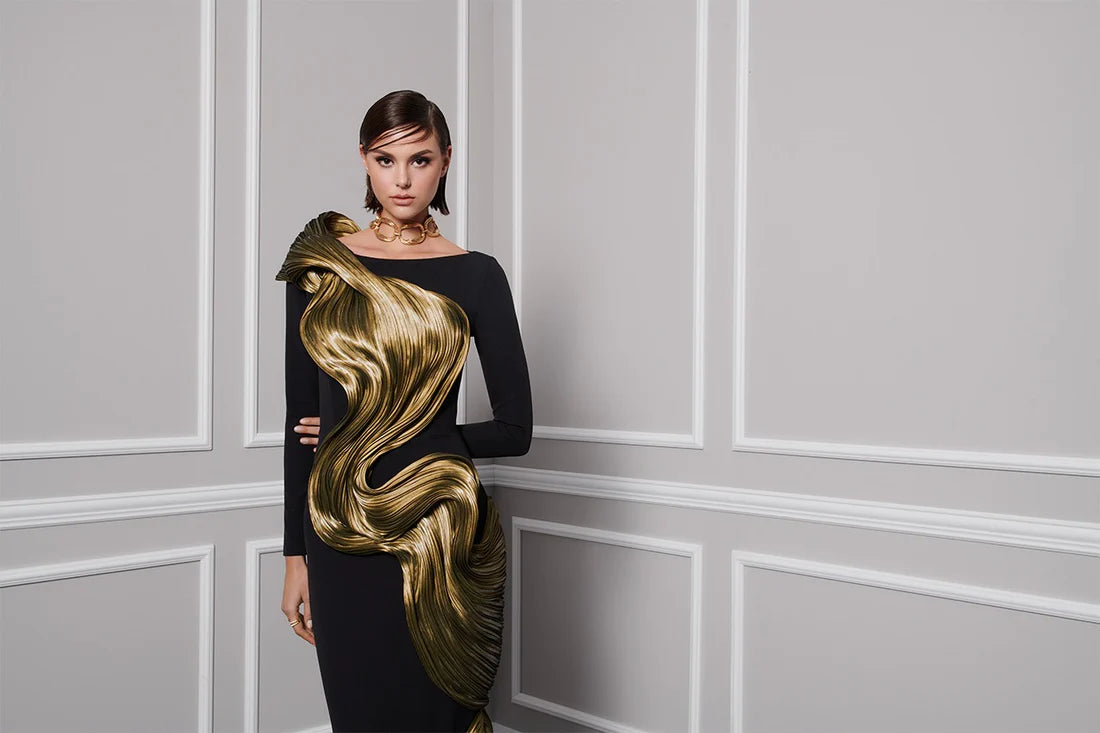 فستان مقطوع بالجواهر