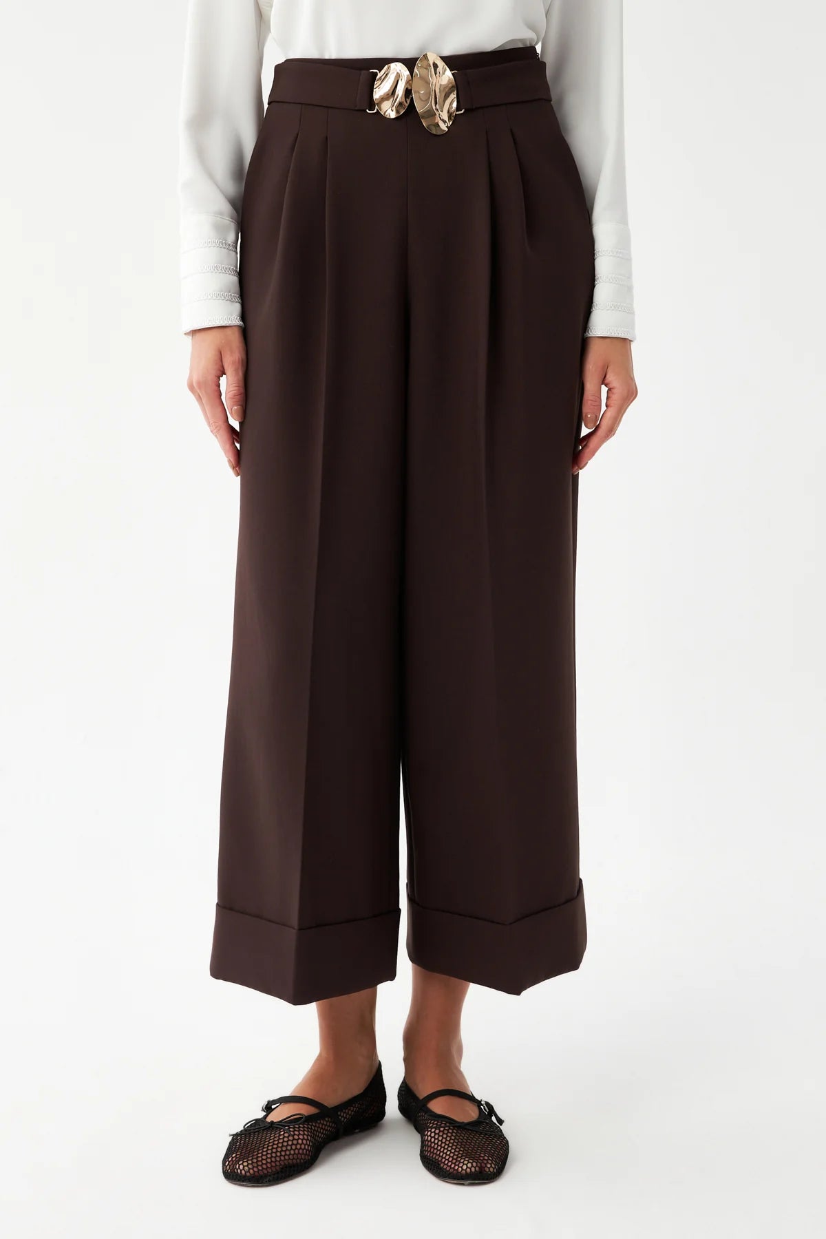 SHORT TROUSERS WITH METAL BUCKLE