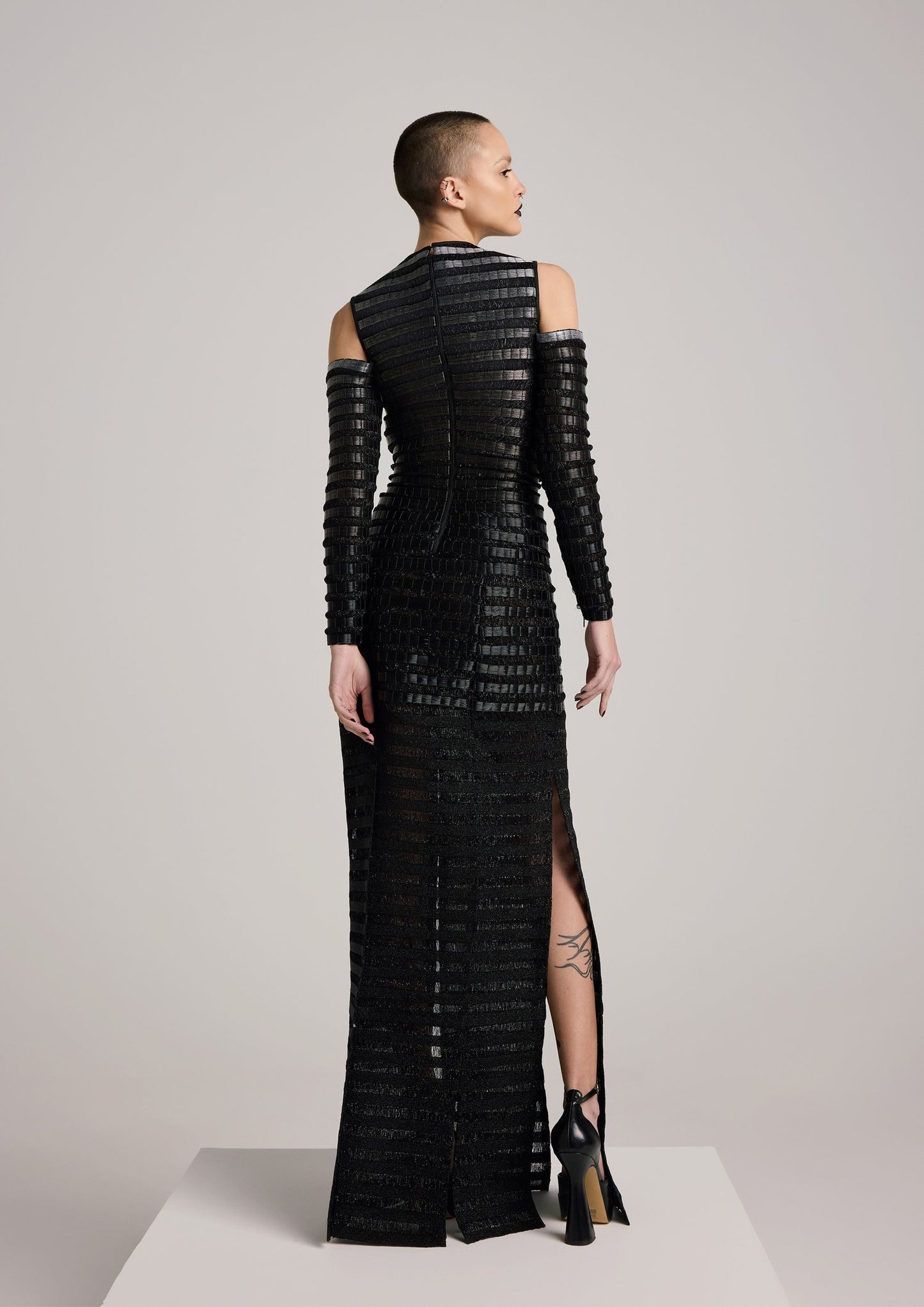 فستان الزجاج المخطط