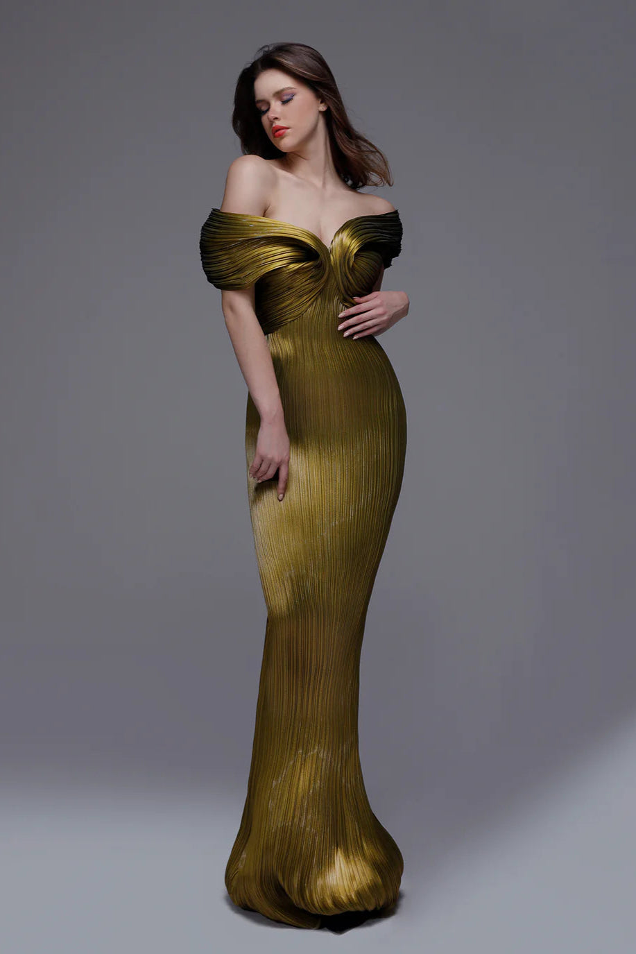 فستان مضلع بدون أكتاف