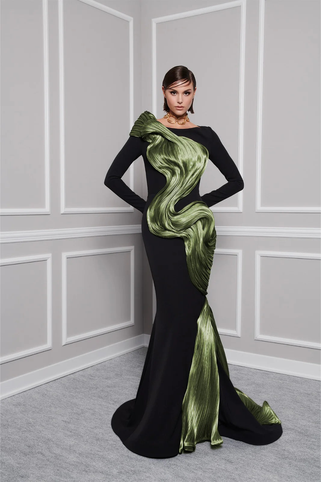 فستان مقطوع بالجواهر