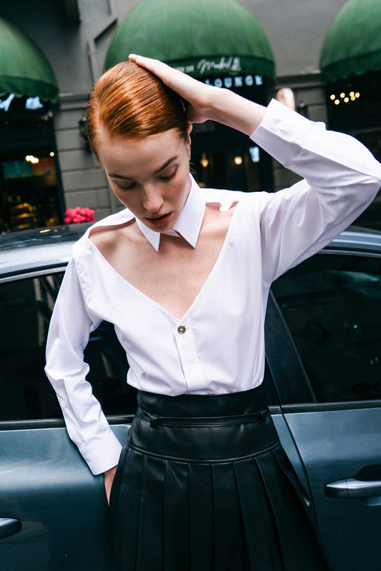 قميص الحرف V