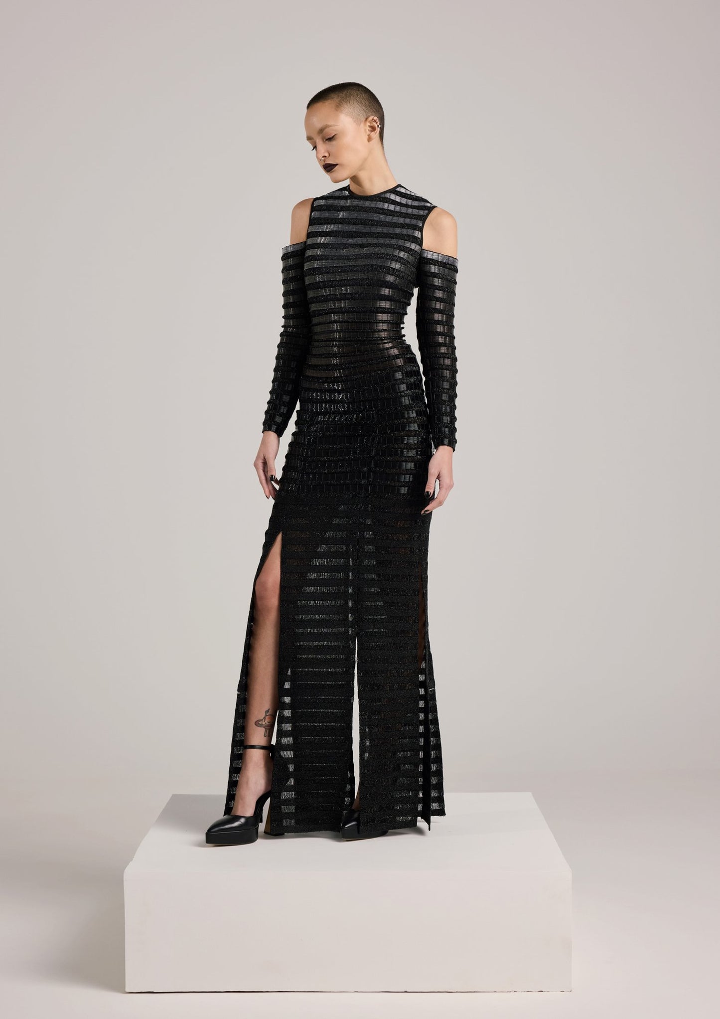 فستان الزجاج المخطط