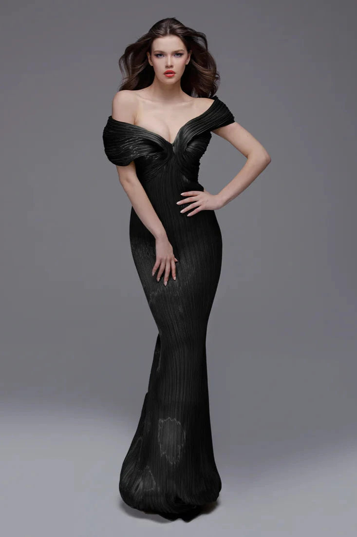 فستان مضلع بدون أكتاف