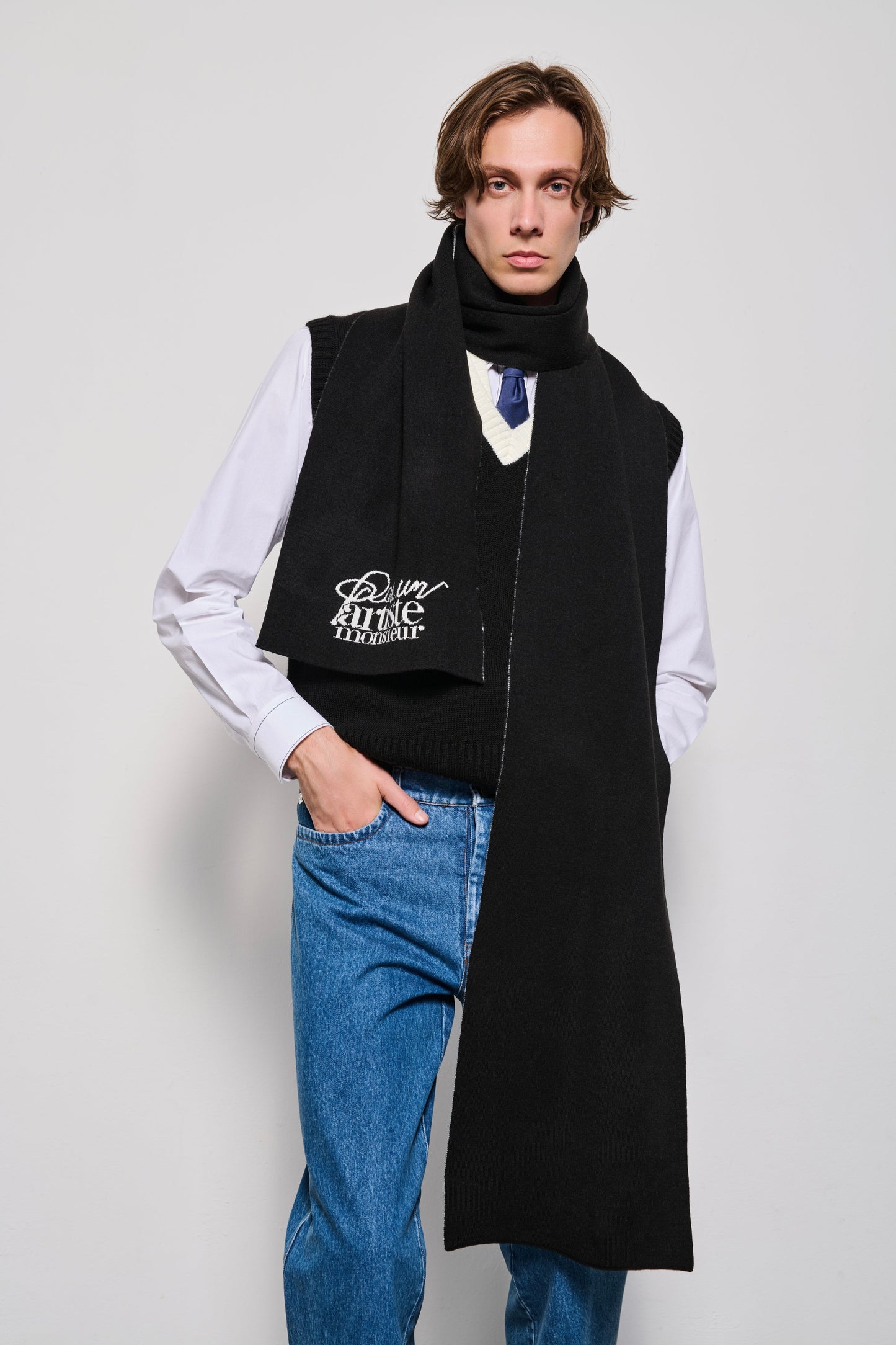 Artiste Monsieur Scarf