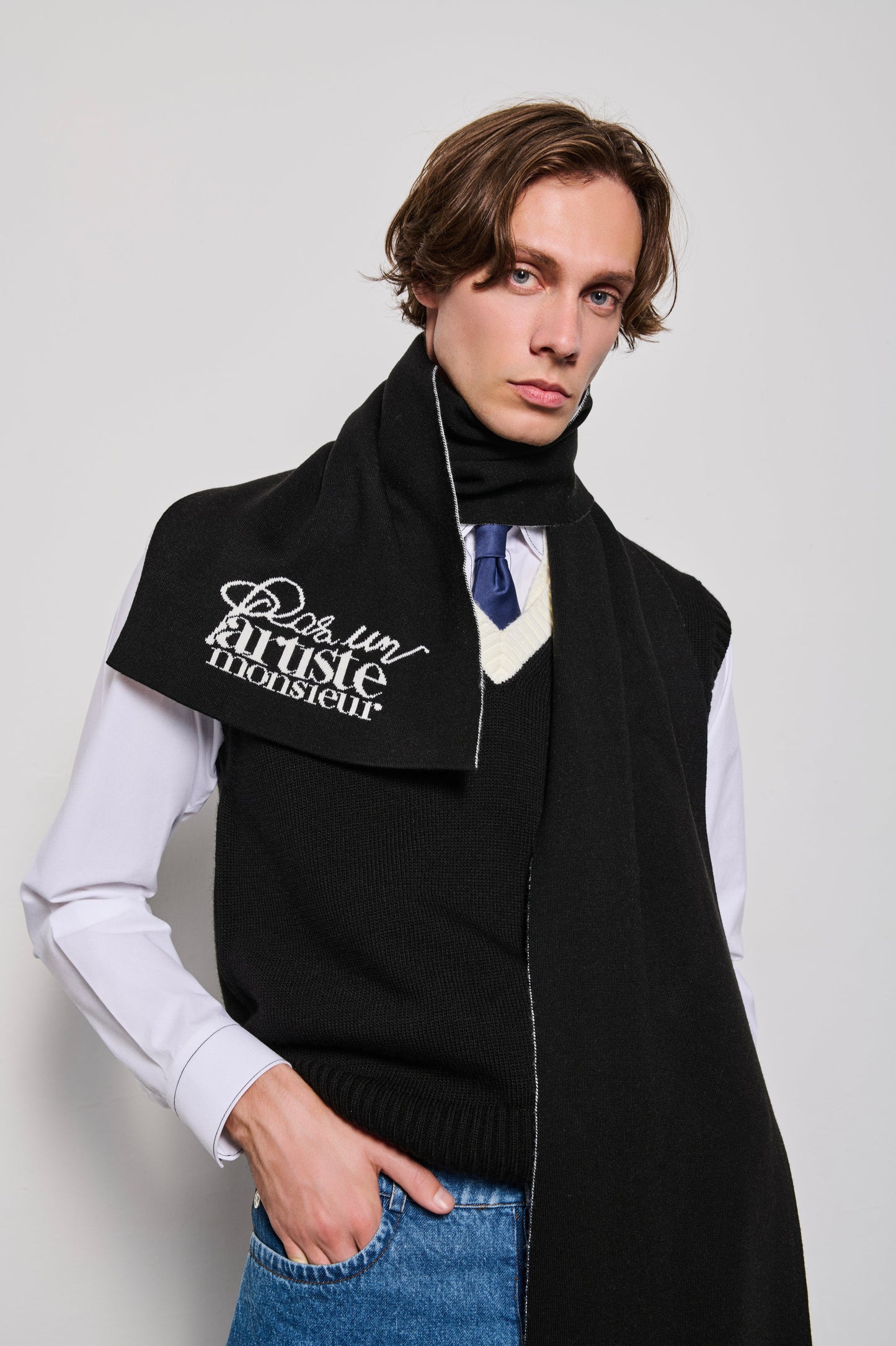 Artiste Monsieur Scarf