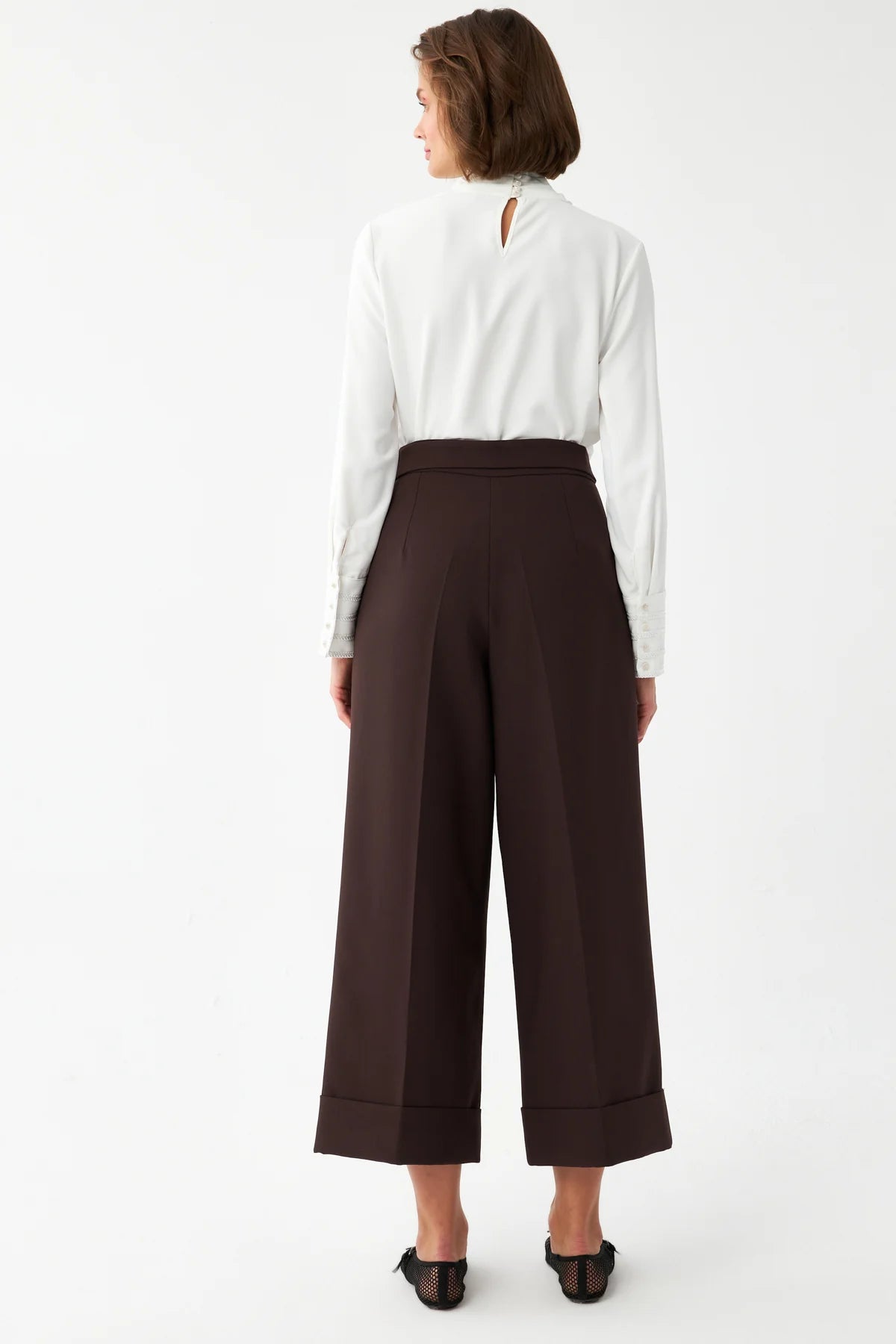 SHORT TROUSERS WITH METAL BUCKLE