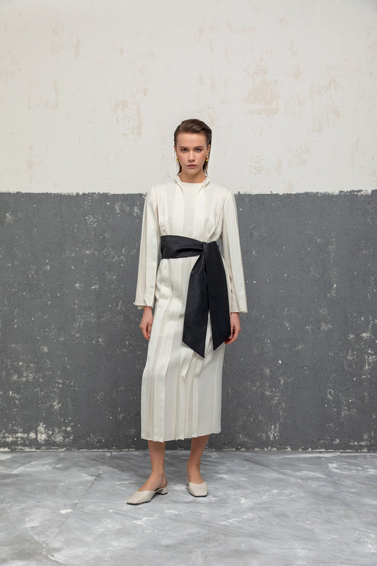 Chic Minimalist Midi Dress