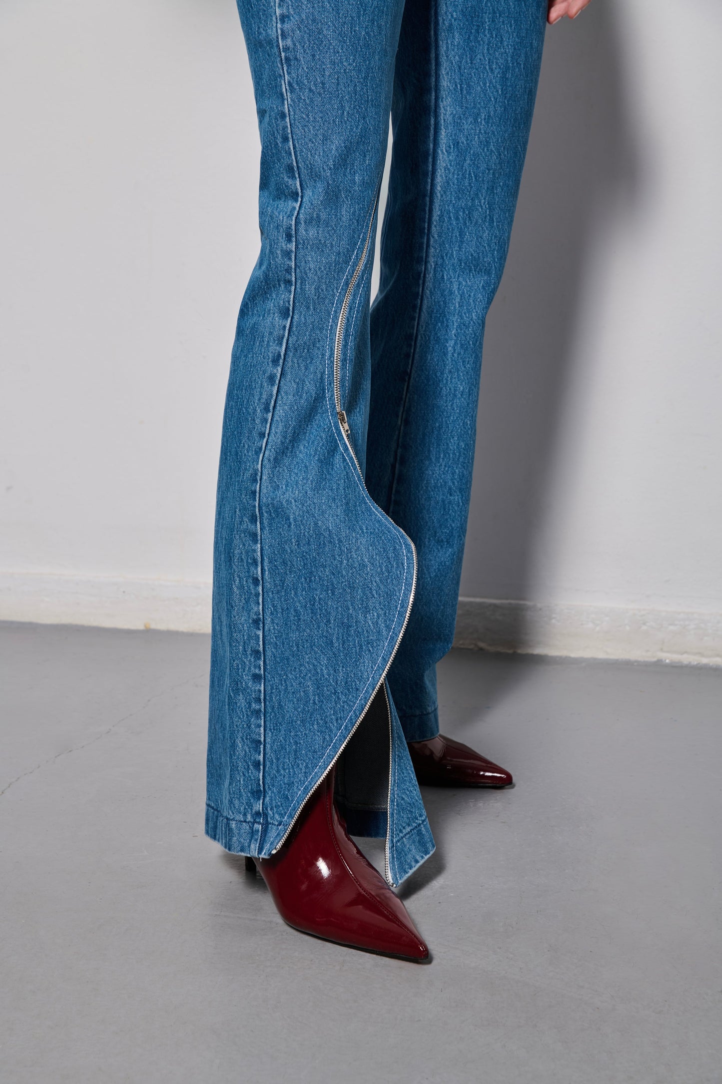 Off Side Zipper Jeans